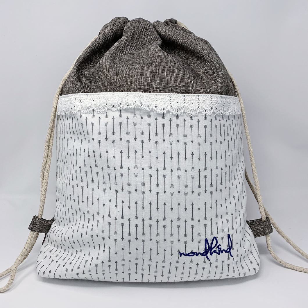 Mondkind Backpack with front pockets * Wanderlust * Light Grey Arrows